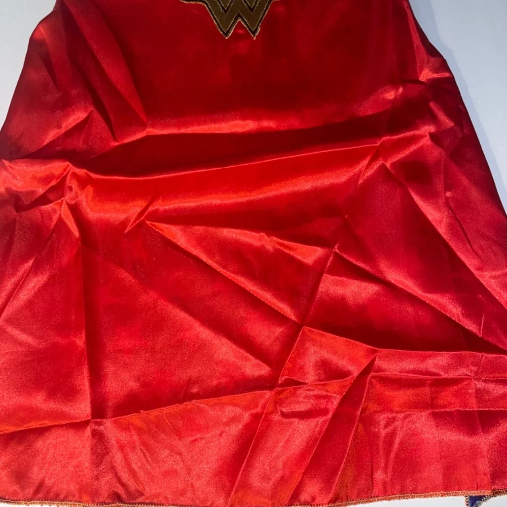NWOT Rubie,s DC Comics Wonder Woman Pet Cape Size Large